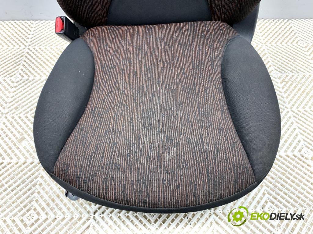 NISSAN NOTE E11 nadwozie wielkoprzestrzenne (MPV) 2009 65 kW 1.4 1386 Sedadlo ľavy predný