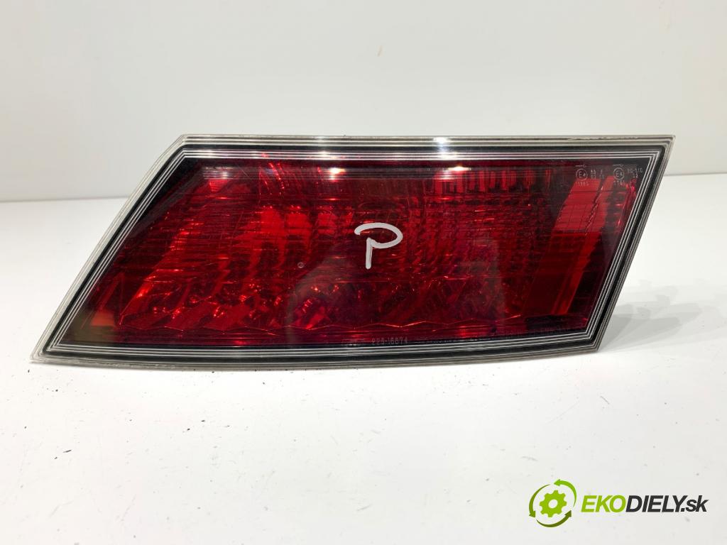 HONDA CIVIC VIII liftback 2007 103 kW 2.2 CTDi (FK3) 2204 světlo zadní část pravá vnitřní  (Klika dveří ostatní)