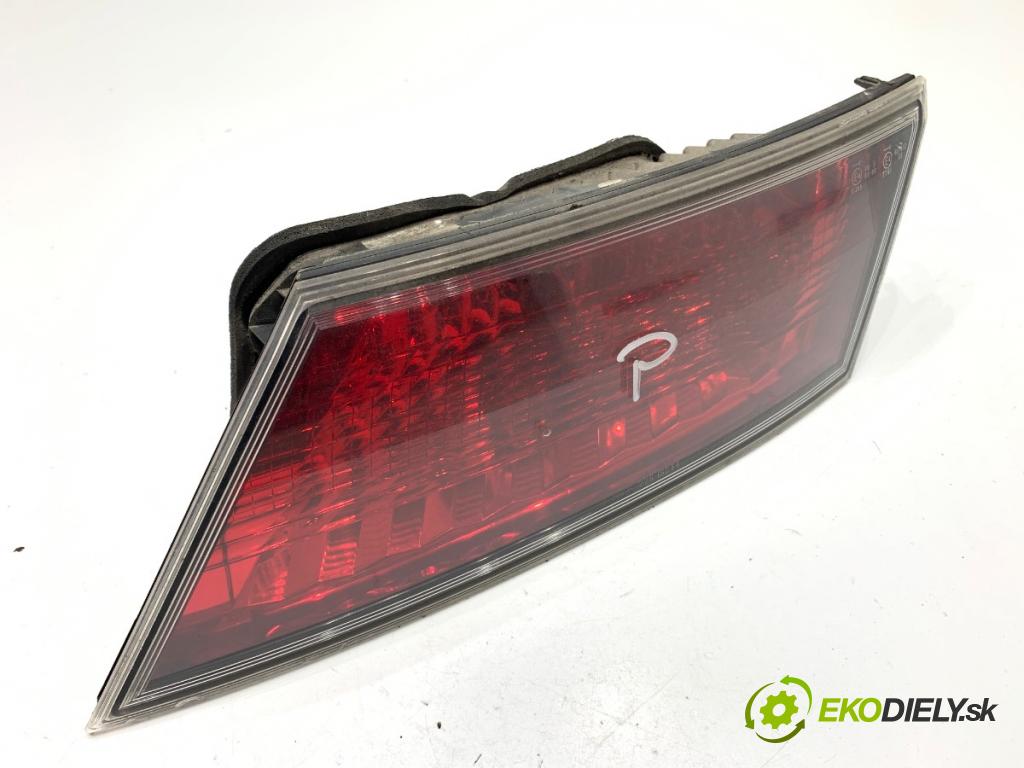 HONDA CIVIC VIII liftback 2007 103 kW 2.2 CTDi (FK3) 2204 světlo zadní část pravá vnitřní  (Klika dveří ostatní)