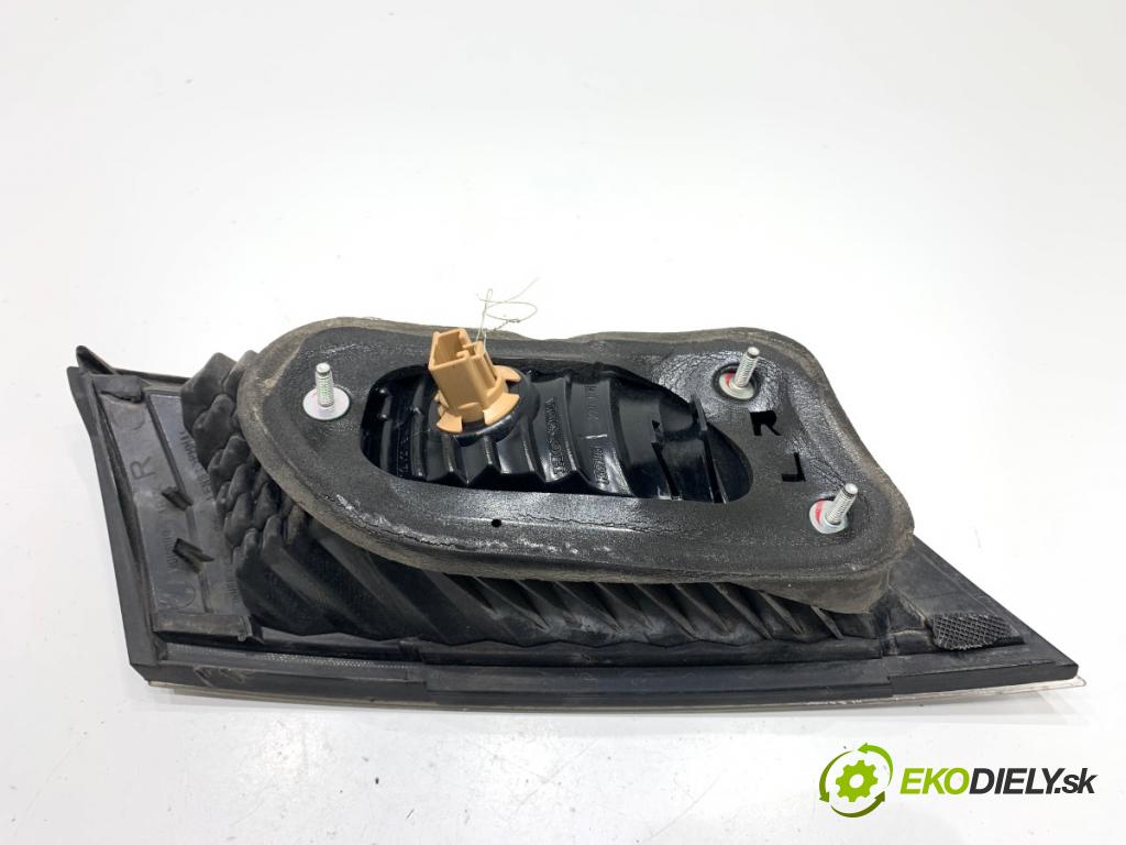 HONDA CIVIC VIII liftback 2007 103 kW 2.2 CTDi (FK3) 2204 světlo zadní část pravá vnitřní  (Klika dveří ostatní)