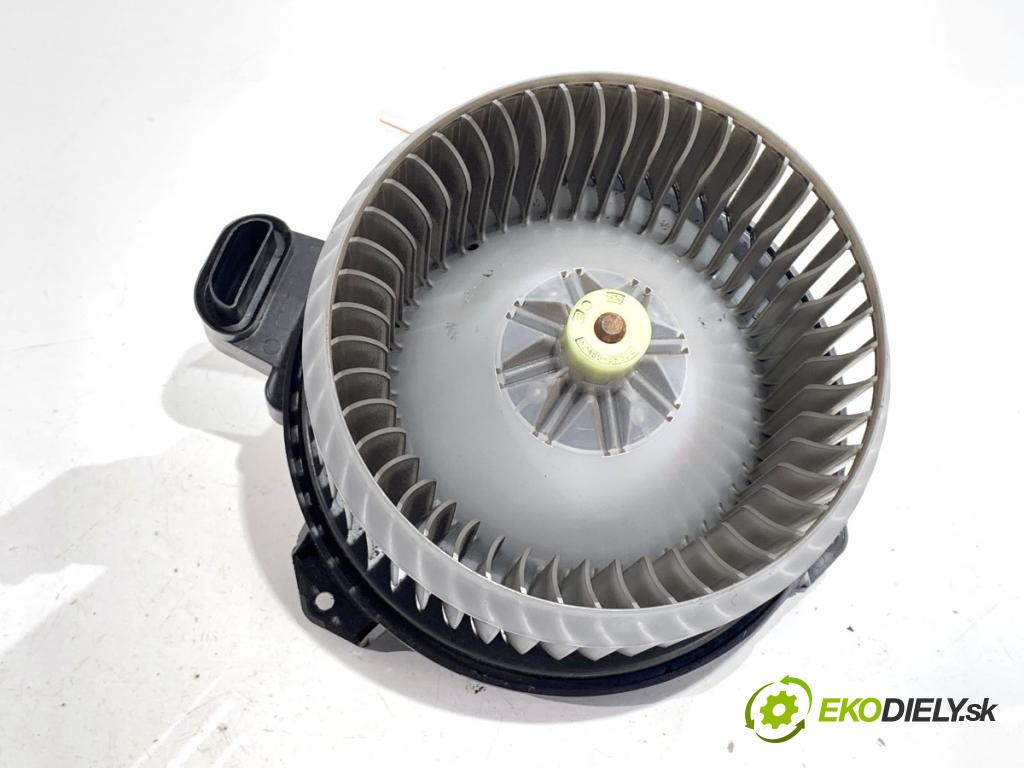 TOYOTA AURIS II liftback 2013 97 kW 1.6 (ZRE181_, ZRE185_) 1598 ventilátor kúrenia AV272700-8084
