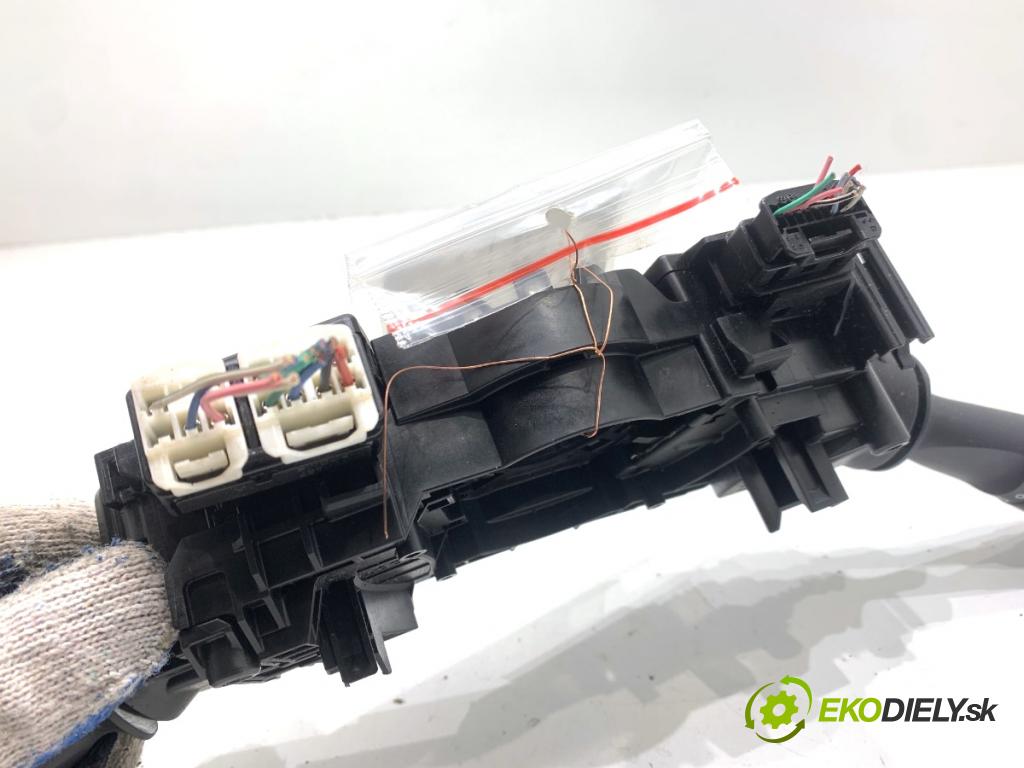 TOYOTA AURIS II liftback 2013 97 kW 1.6 (ZRE181_, ZRE185_) 1598 Prepínač kombinovaný 17F852 (Prepínacie páčky pod volantom)