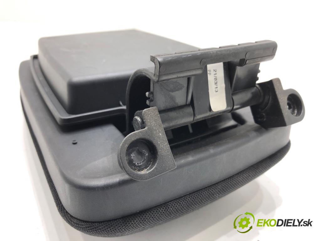 TOYOTA AURIS II liftback 2013 97 kW 1.6 (ZRE181_, ZRE185_) 1598 Lakťová opierka  (Lakťová opierka)