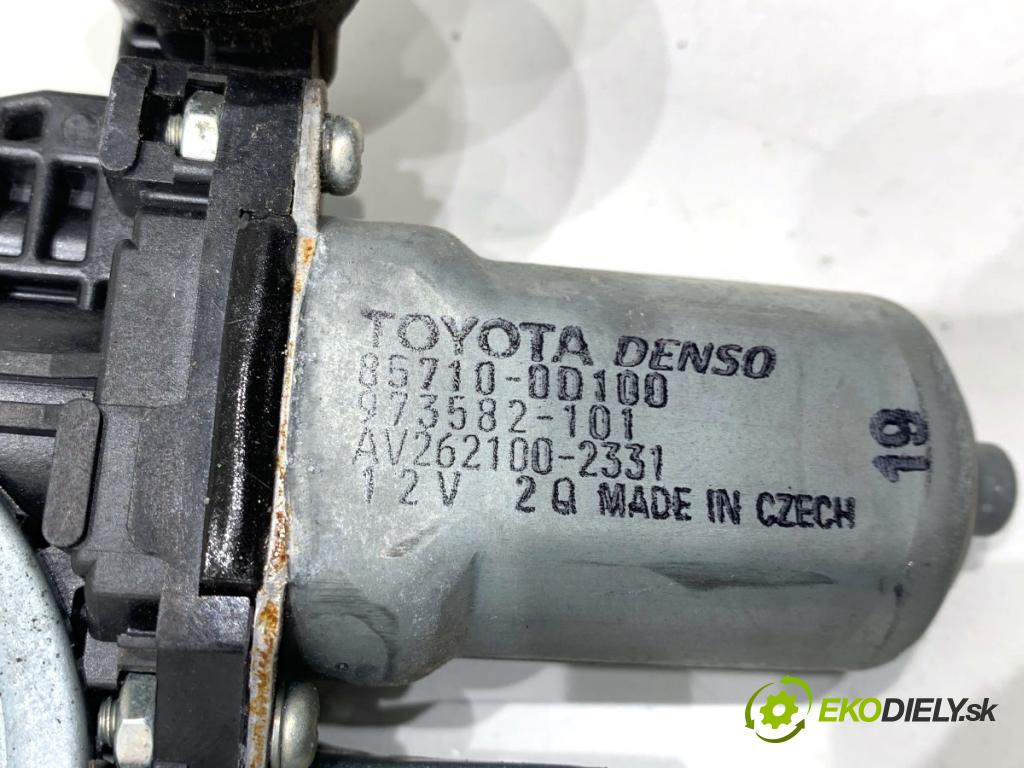 TOYOTA AURIS II liftback 2013 97 kW 1.6 (ZRE181_, ZRE185_) 1598 mechanismus okna pravý přední část 85710-0D100