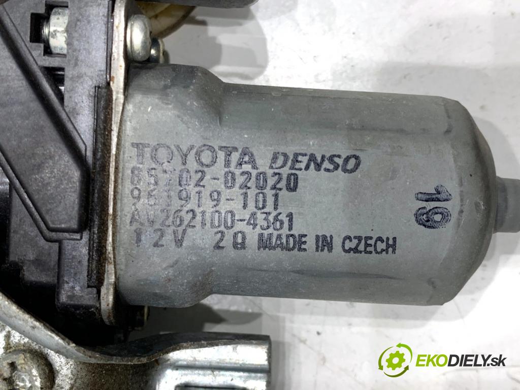 TOYOTA AURIS II liftback 2013 97 kW 1.6 (ZRE181_, ZRE185_) 1598 mechanismus okna levý přední část