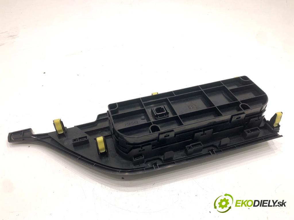 TOYOTA AURIS II liftback 2013 97 kW 1.6 (ZRE181_, ZRE185_) 1598 Panel ovládania kúrenia 55900-02370 (Prepínacie páčky pod volantom)