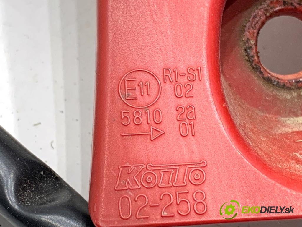 TOYOTA AURIS II liftback 2013 97 kW 1.6 (ZRE181_, ZRE185_) 1598 Svetlo pravy zad