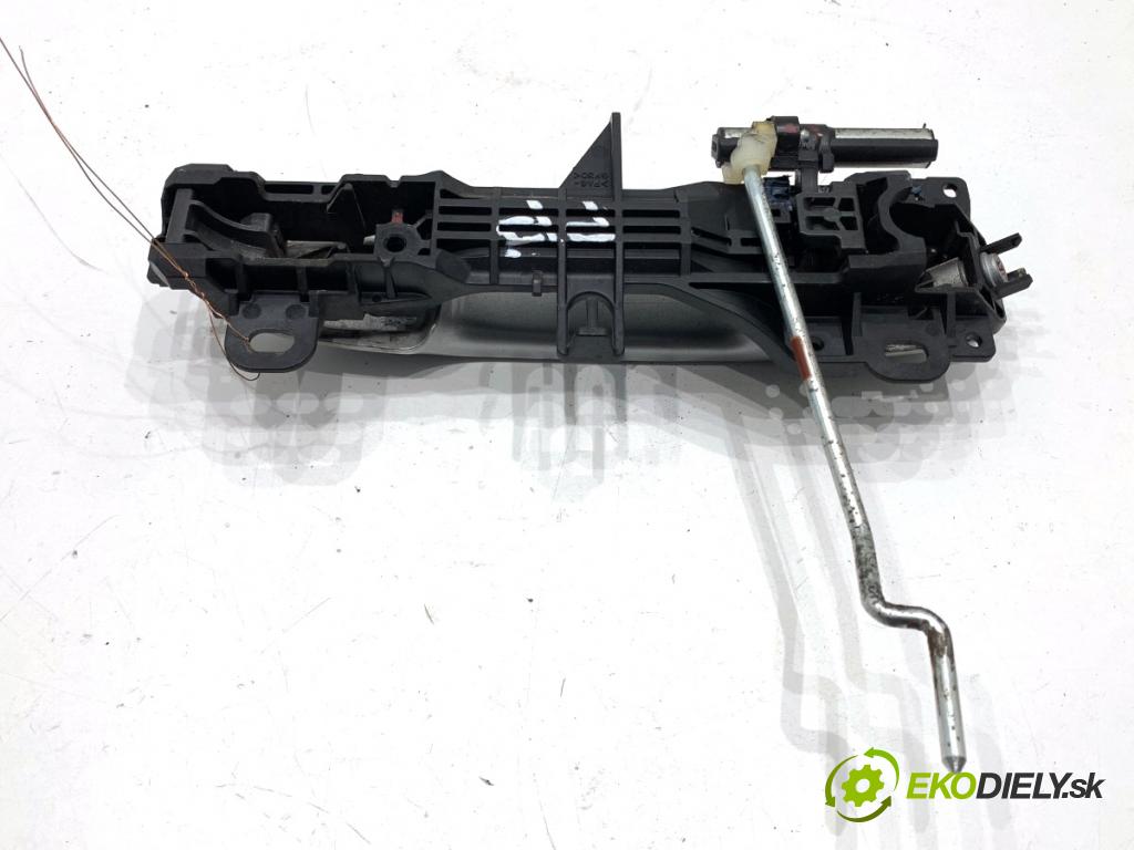 TOYOTA AURIS II liftback 2013 97 kW 1.6 (ZRE181_, ZRE185_) 1598 klika vnejší pravý přední část