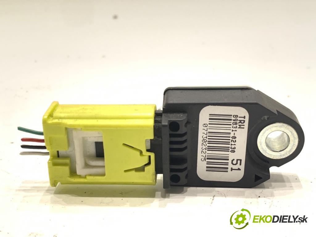 TOYOTA AURIS II liftback 2013 97 kW 1.6 (ZRE181_, ZRE185_) 1598 Snímač nárazu 89831-02130 (Snímač nárazu)