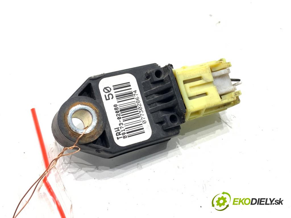 TOYOTA AURIS II liftback 2013 97 kW 1.6 (ZRE181_, ZRE185_) 1598 Snímač nárazu 89173-02080 (Snímač nárazu)