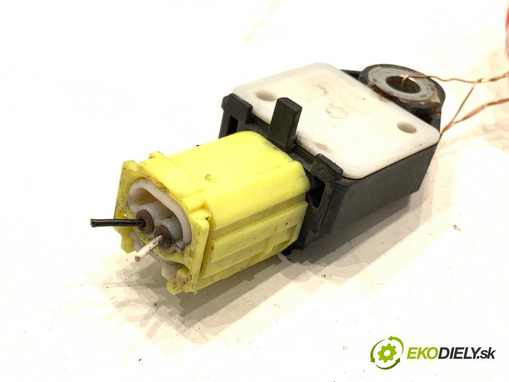 TOYOTA AURIS II liftback 2013 97 kW 1.6 (ZRE181_, ZRE185_) 1598 Snímač nárazu 89173-02080 (Snímač nárazu)