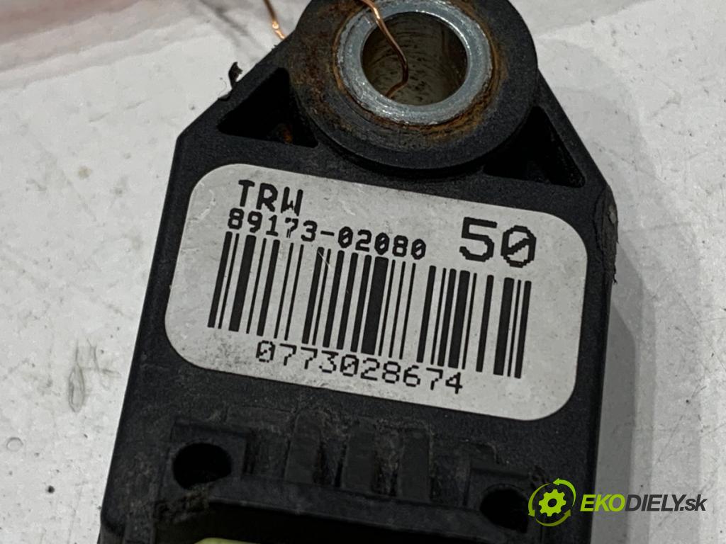 TOYOTA AURIS II liftback 2013 97 kW 1.6 (ZRE181_, ZRE185_) 1598 Snímač nárazu 89173-02080 (Snímač nárazu)