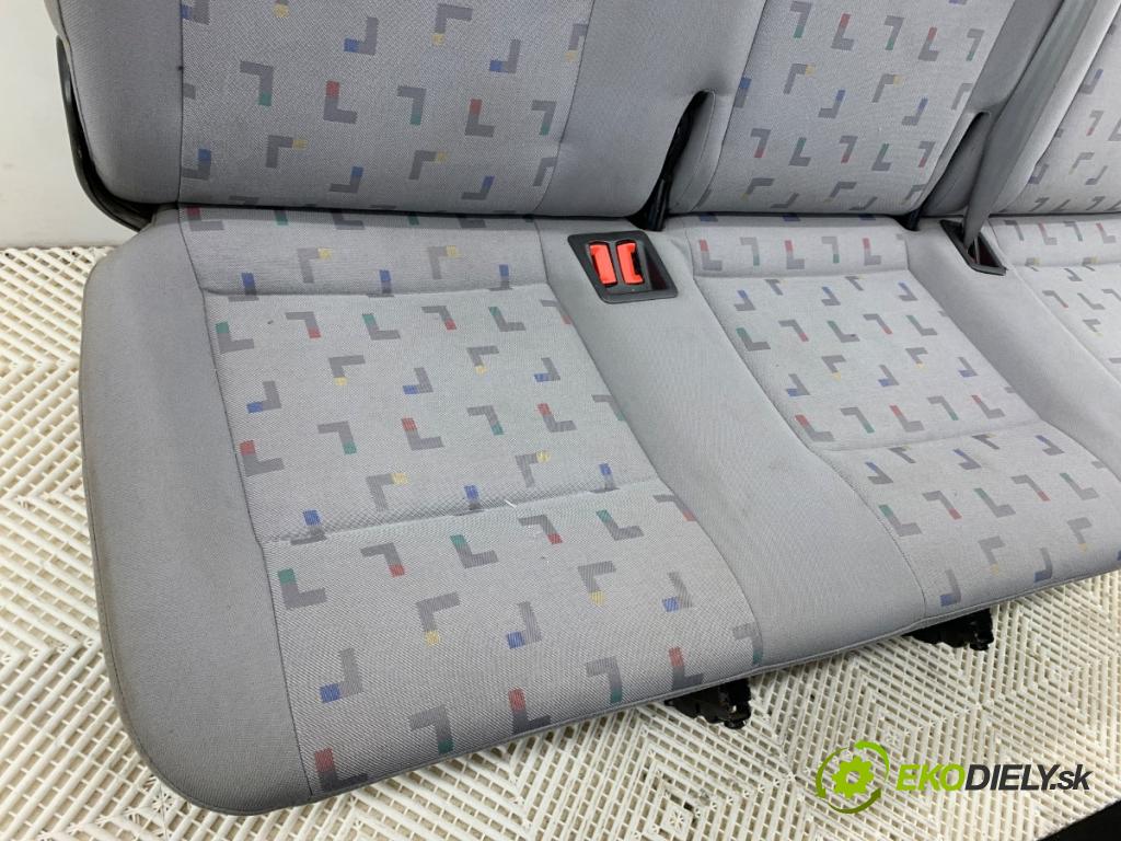 VW TRANSPORTER T5 Autobus 2003 96 kW 2.5 TDI 2461 Sedadlo tretí rad