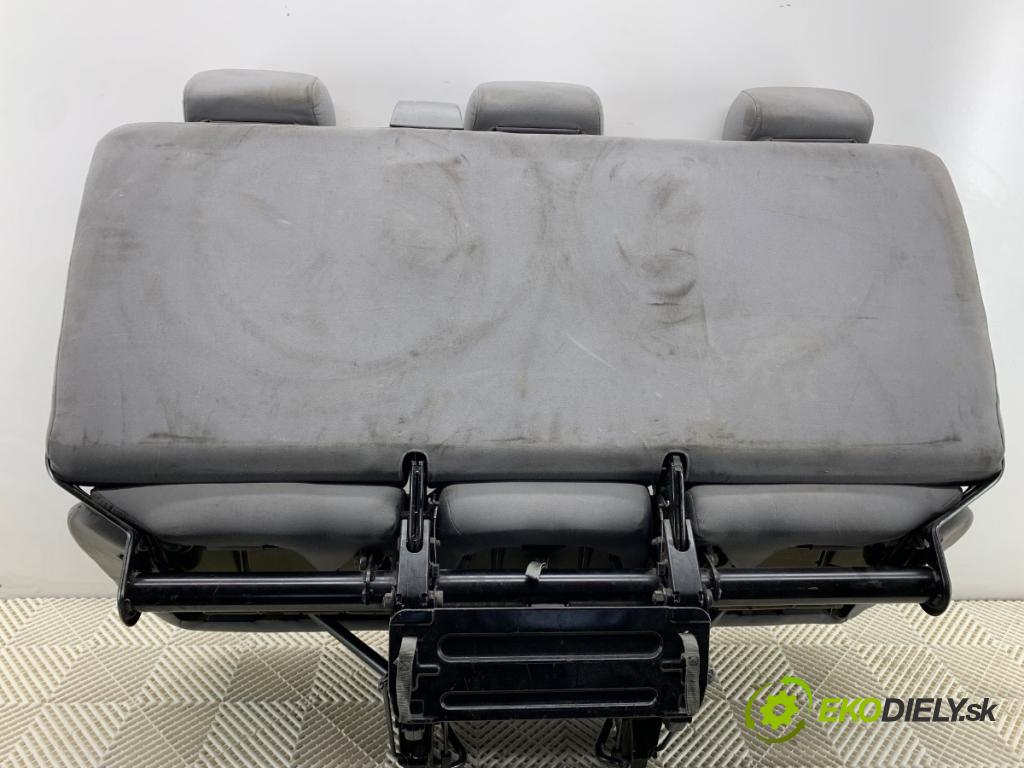 VW TRANSPORTER T5 Autobus 2003 96 kW 2.5 TDI 2461 Sedadlo tretí rad