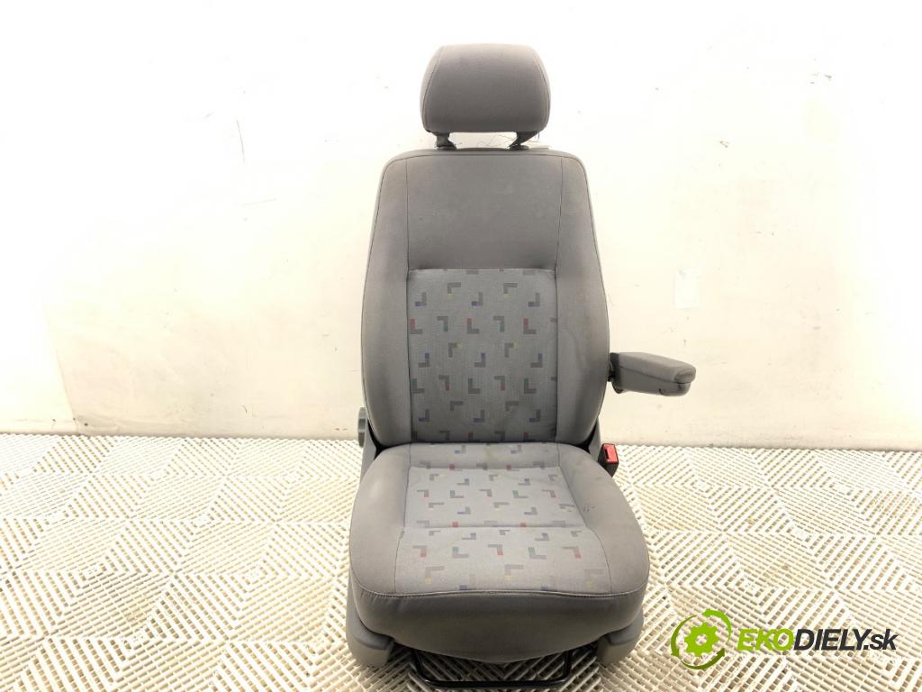 VW TRANSPORTER T5 Autobus 2003 96 kW 2.5 TDI 2461 Sedadlo pravy predný 