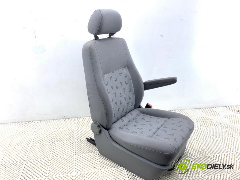 VW TRANSPORTER T5 Autobus 2003 96 kW 2.5 TDI 2461 Sedadlo pravy predný
