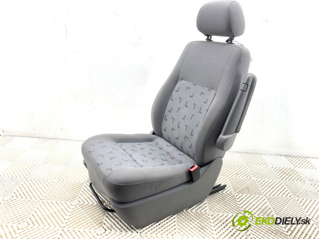 VW TRANSPORTER T5 Autobus 2003 96 kW 2.5 TDI 2461 Sedadlo pravy predný