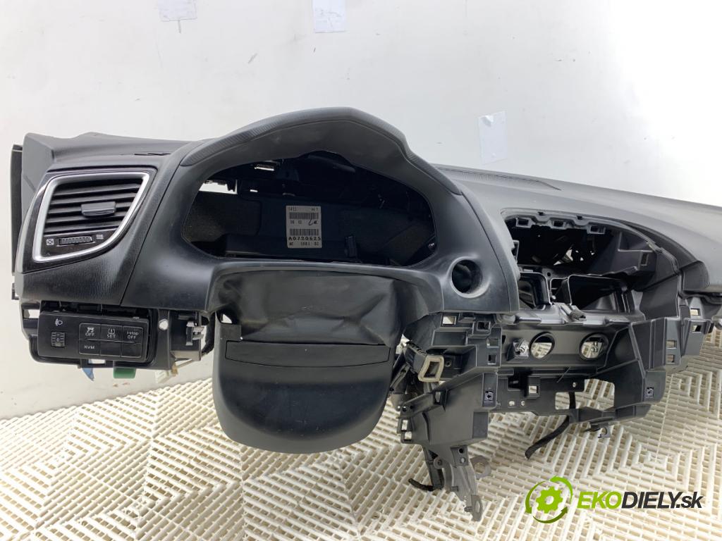 MAZDA 3 BM liftback 2014 88 kW 2.0 1998 palubní doska  (Palubní deska)