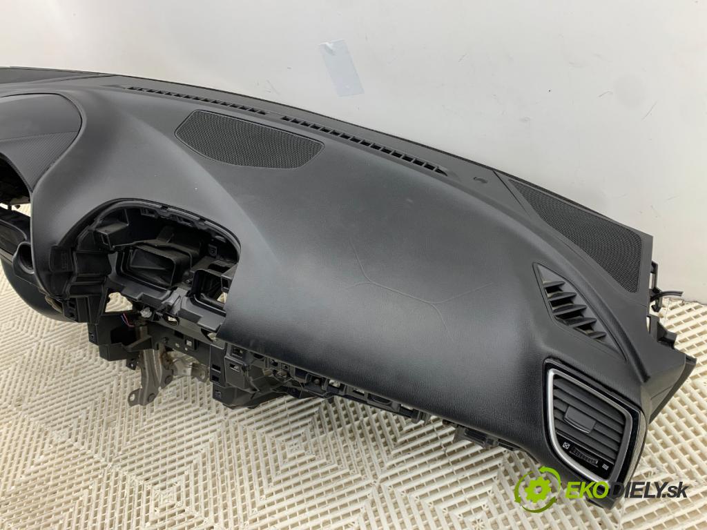 MAZDA 3 BM liftback 2014 88 kW 2.0 1998 palubní doska  (Palubní deska)