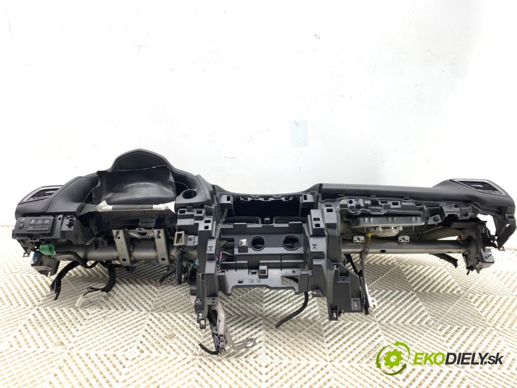 MAZDA 3 BM liftback 2014 88 kW 2.0 1998 palubní doska  (Palubní deska)