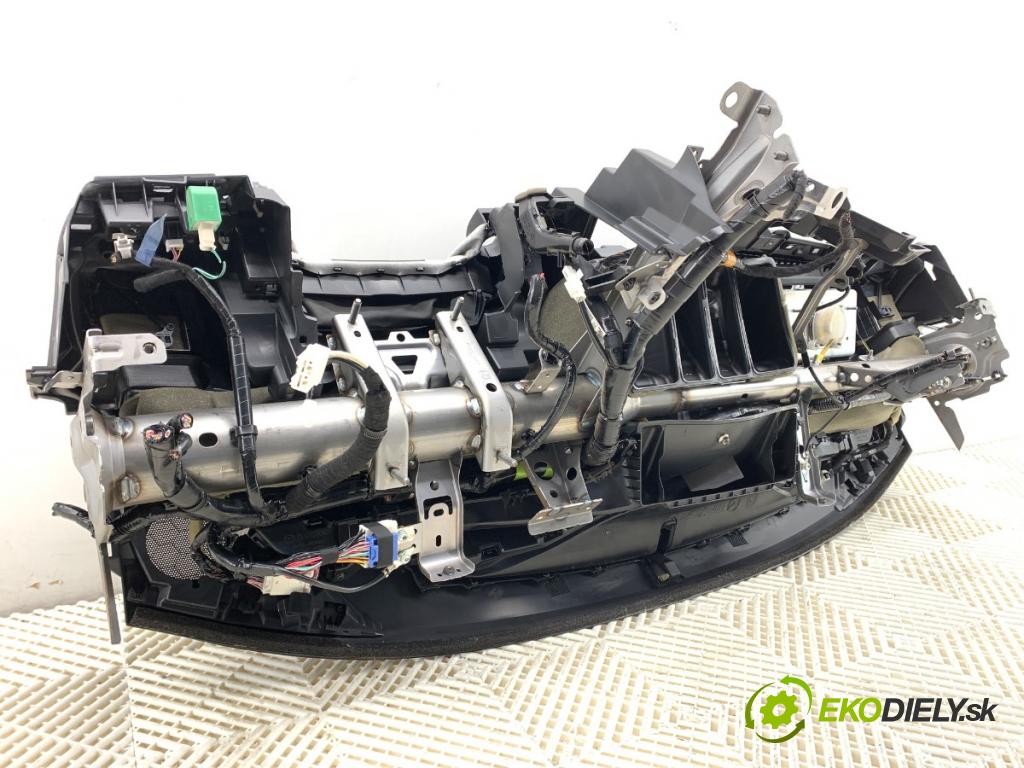 MAZDA 3 BM liftback 2014 88 kW 2.0 1998 palubní doska  (Palubní deska)