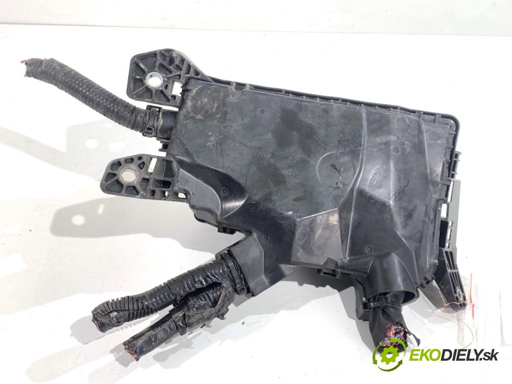 TOYOTA COROLLA E21 sedan 2022 72 kW 1.8 VVTi Hybrid (ZWE211, MZEA12) 1798 Skrinka poistková 82641-47050-A (Poistková skrinka)