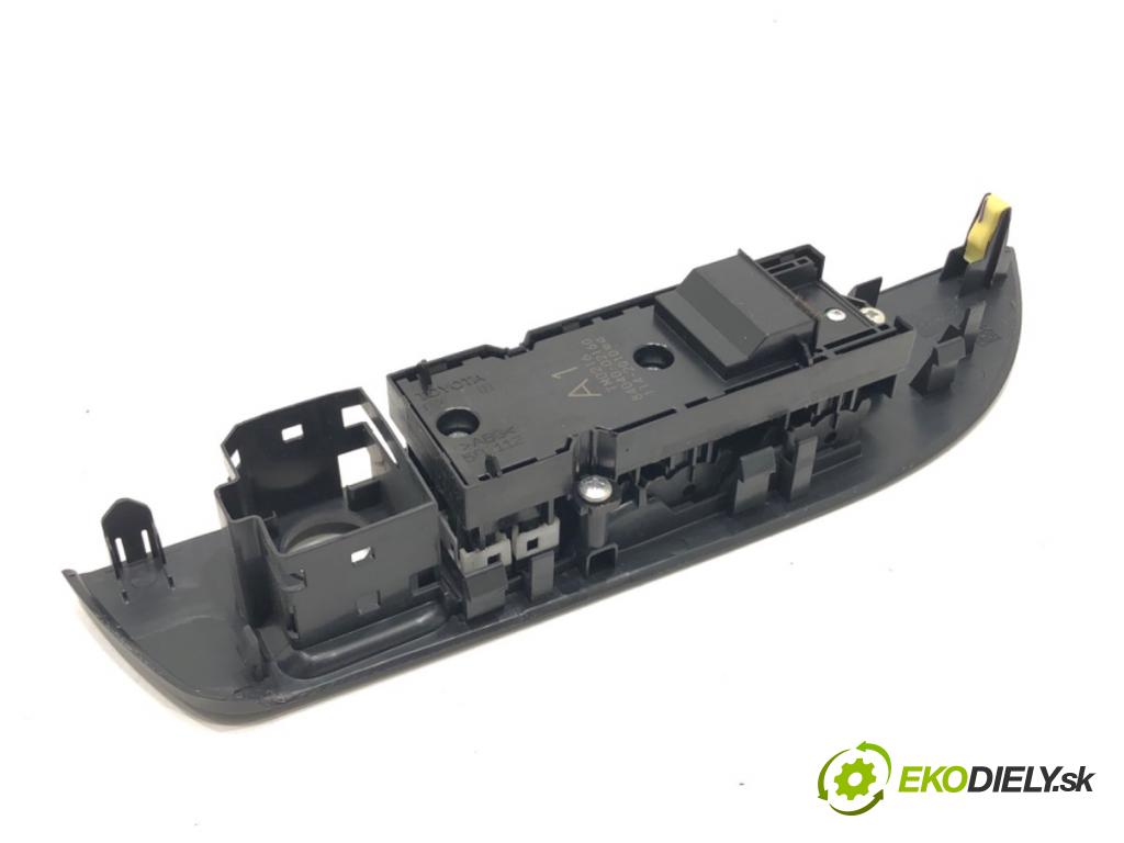 TOYOTA COROLLA E21 sedan 2022 72 kW 1.8 VVTi Hybrid (ZWE211, MZEA12) 1798 Prepínač okien 84040-02160 (Prepínacie páčky pod volantom)