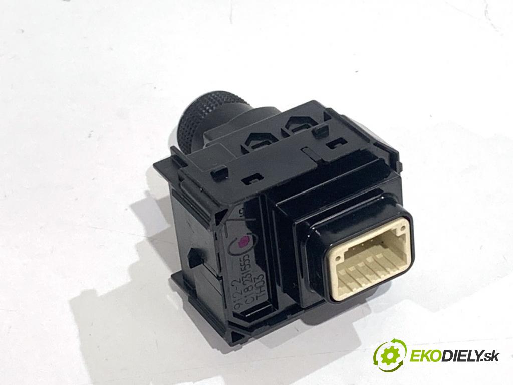 TOYOTA COROLLA E21 sedan 2022 72 kW 1.8 VVTi Hybrid (ZWE211, MZEA12) 1798 Prepínač nastavenia spätných zrkadiel 183912 (Prepínacie páčky pod volantom)