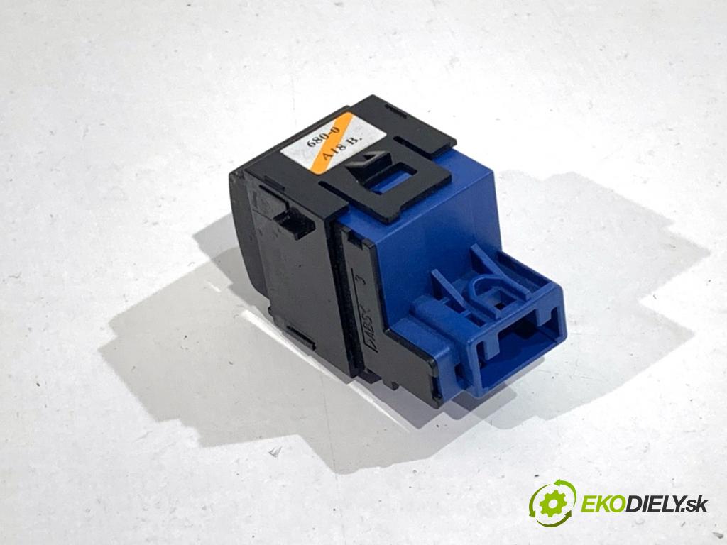 TOYOTA COROLLA E21 sedan 2022 72 kW 1.8 VVTi Hybrid (ZWE211, MZEA12) 1798 Prepínač nastavenia svetiel  (Prepínacie páčky pod volantom)