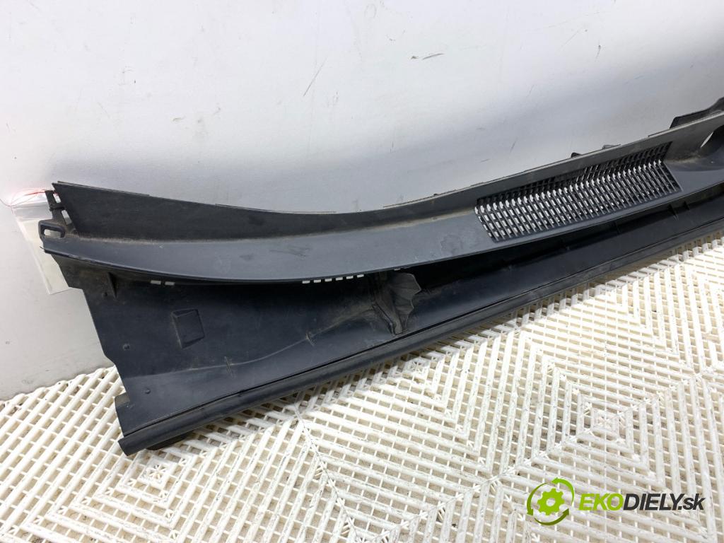 TOYOTA COROLLA E21 sedan 2022 72 kW 1.8 VVTi Hybrid (ZWE211, MZEA12) 1798 Torpédo, plast pod čelné okno 55783-02310 (Torpédo (plast pod čelným sklom))