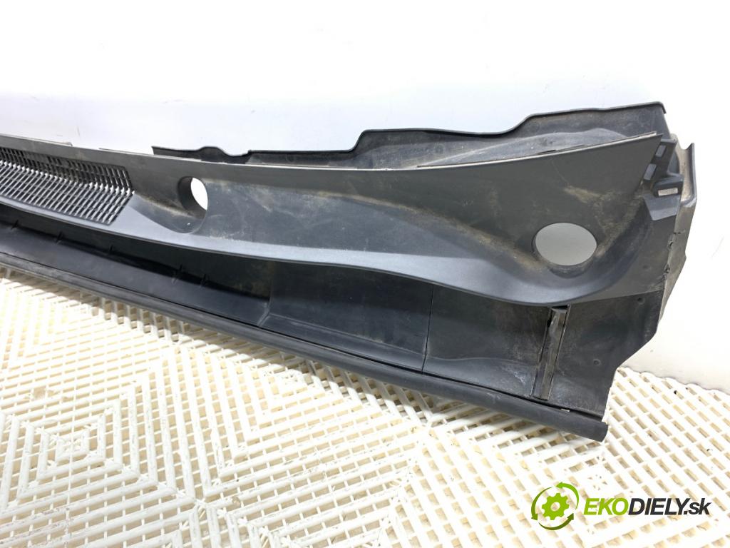 TOYOTA COROLLA E21 sedan 2022 72 kW 1.8 VVTi Hybrid (ZWE211, MZEA12) 1798 Torpédo, plast pod čelné okno 55783-02310 (Torpédo (plast pod čelným sklom))