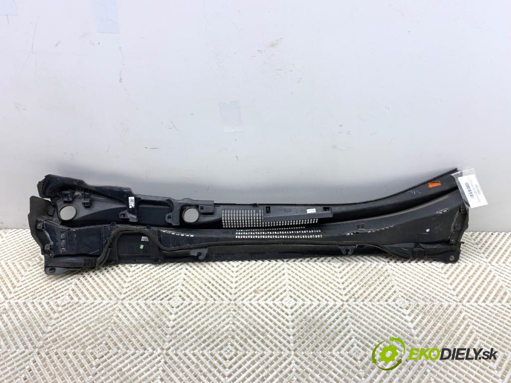 TOYOTA COROLLA E21 sedan 2022 72 kW 1.8 VVTi Hybrid (ZWE211, MZEA12) 1798 Torpédo, plast pod čelné okno 55783-02310 (Torpédo (plast pod čelným sklom))