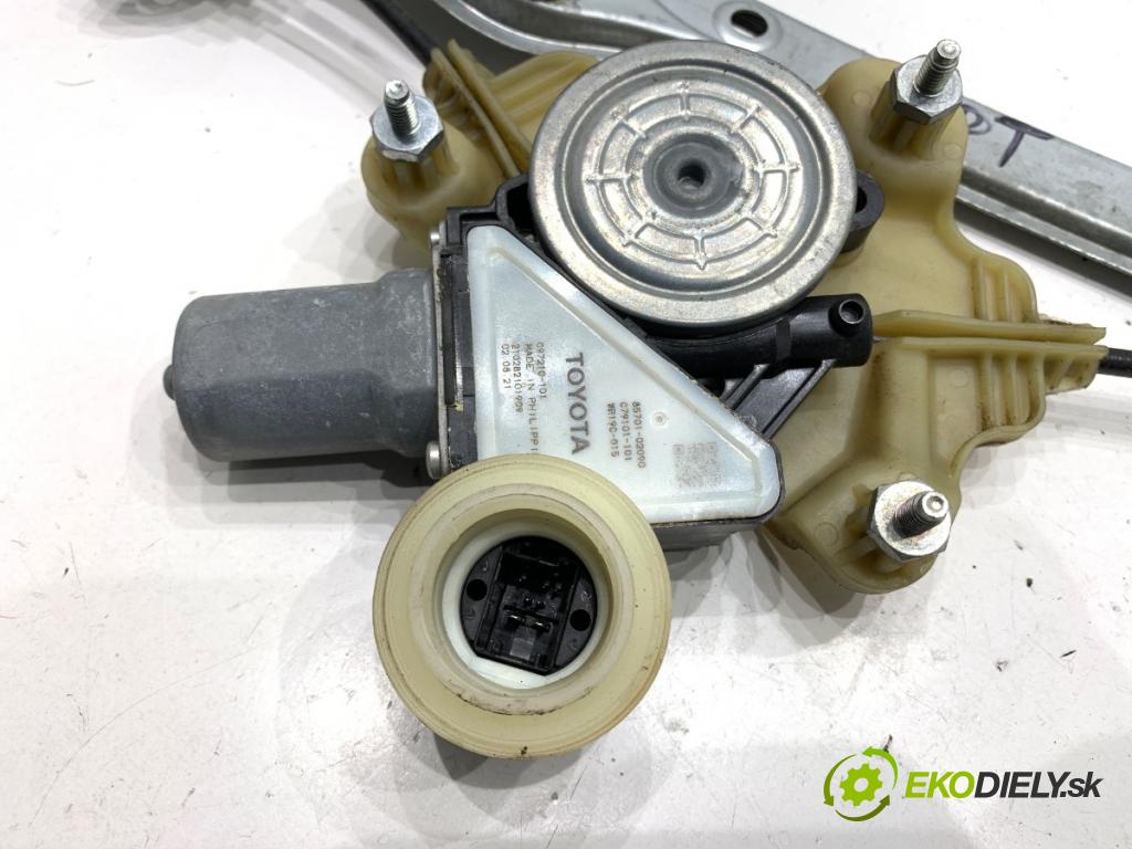 TOYOTA COROLLA E21 sedan 2022 72 kW 1.8 VVTi Hybrid (ZWE211, MZEA12) 1798 mechanismus okna pravý zadní část 69830-02730