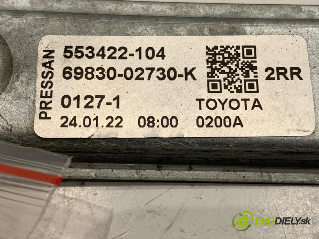 TOYOTA COROLLA E21 sedan 2022 72 kW 1.8 VVTi Hybrid (ZWE211, MZEA12) 1798 mechanismus okna pravý zadní část 69830-02730
