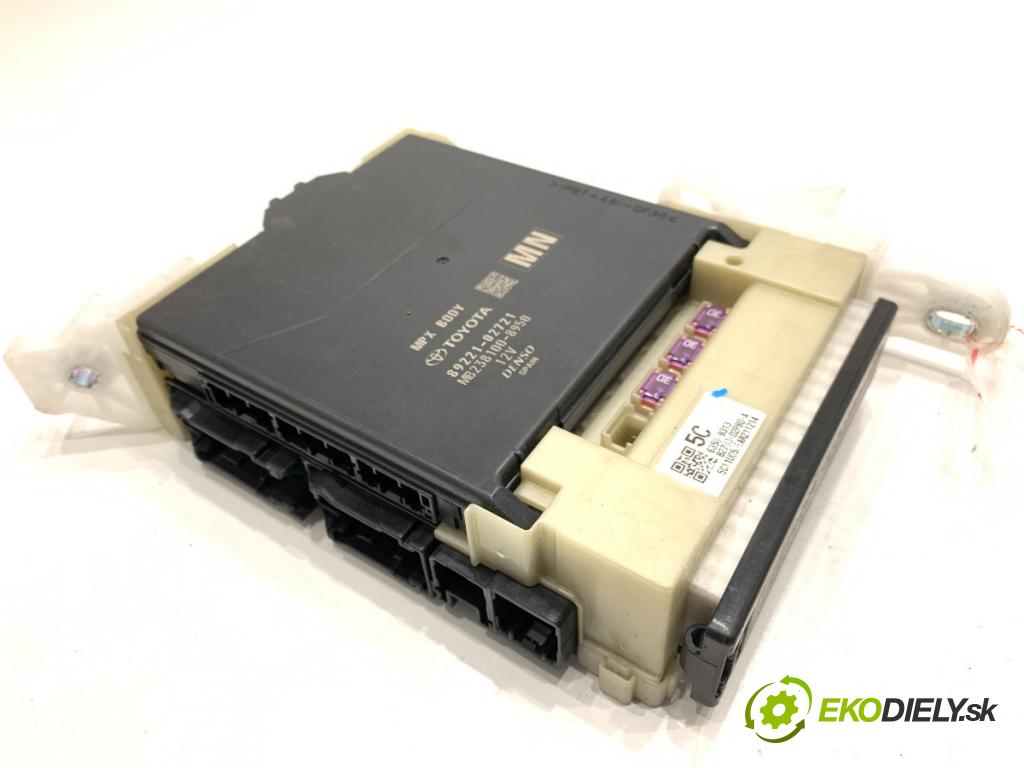 TOYOTA COROLLA E21 sedan 2022 72 kW 1.8 VVTi Hybrid (ZWE211, MZEA12) 1798 Modul komfortu 89221-02721 (Modul komfortu)