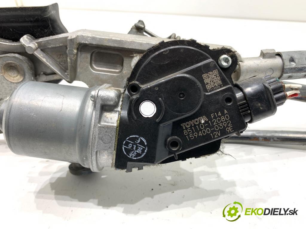 TOYOTA COROLLA E21 sedan 2022 72 kW 1.8 VVTi Hybrid (ZWE211, MZEA12) 1798 Mechanizmus stieračov predný 85110-12C80 (Motorček stieračov predný)