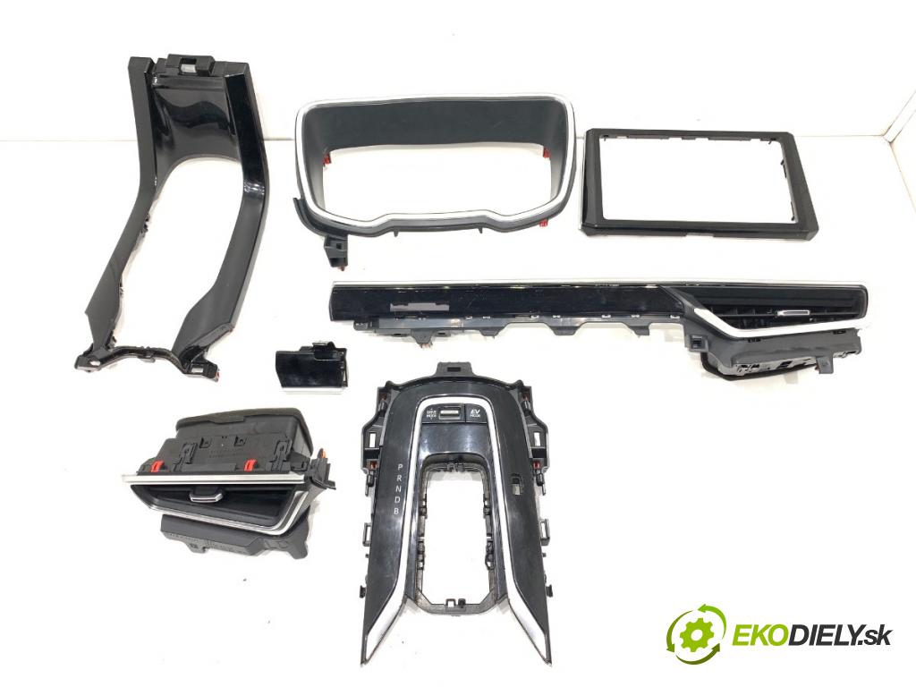 TOYOTA COROLLA E21 sedan 2022 72 kW 1.8 VVTi Hybrid (ZWE211, MZEA12) 1798 lišty kryt 58822-02440 55662-02650 (Lišta)