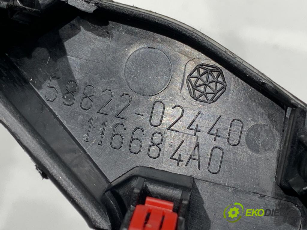 TOYOTA COROLLA E21 sedan 2022 72 kW 1.8 VVTi Hybrid (ZWE211, MZEA12) 1798 lišty kryt 58822-02440 55662-02650 (Lišta)