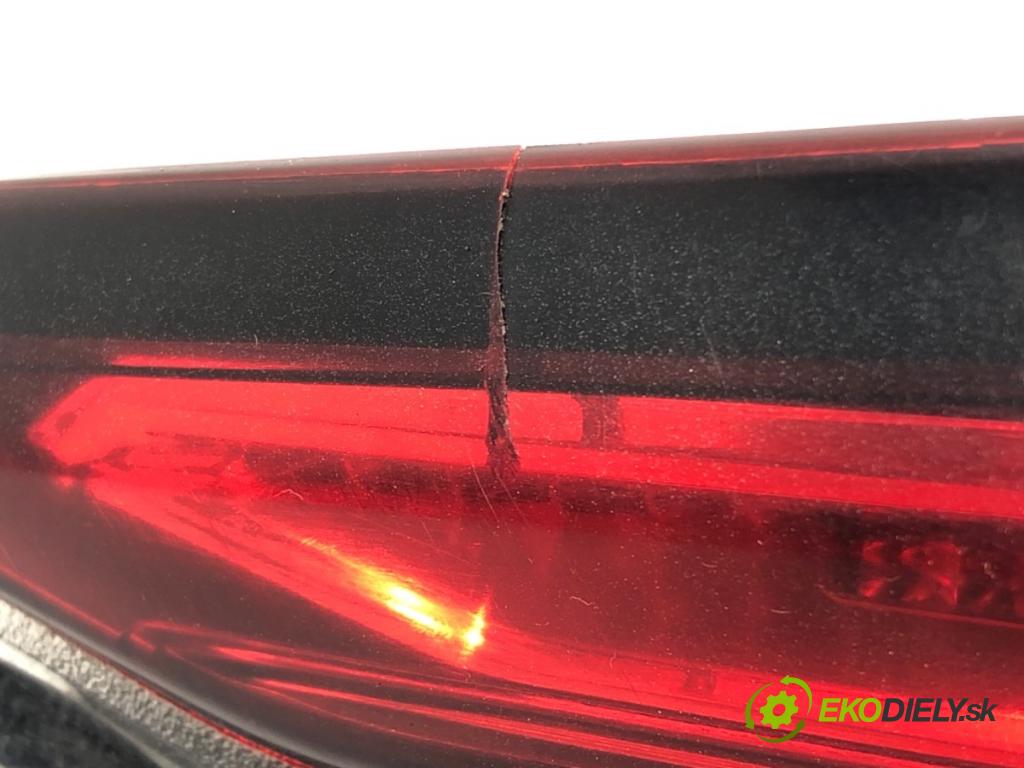 TOYOTA COROLLA E21 sedan 2022 72 kW 1.8 VVTi Hybrid (ZWE211, MZEA12) 1798 Svetlo zad pravá vnútorná 81580-02C31 (Kľučka dverí ostatné)