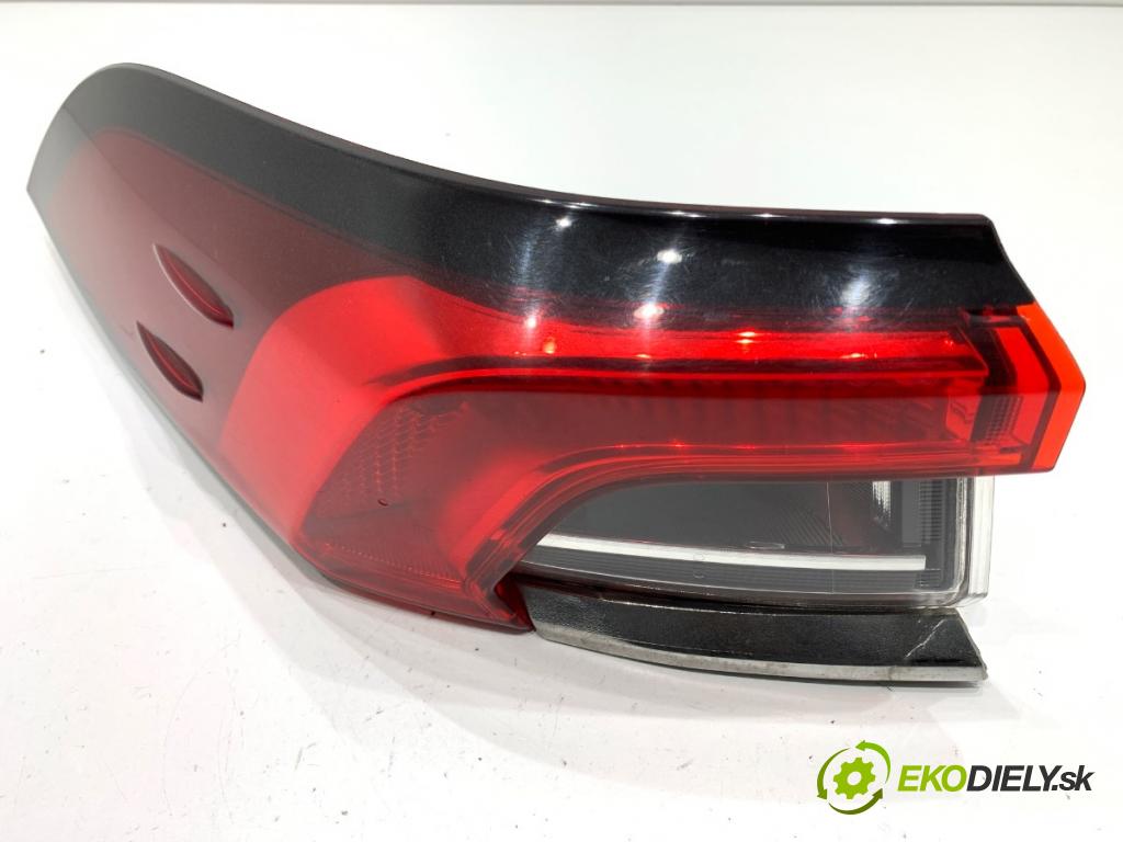 TOYOTA COROLLA E21 sedan 2022 72 kW 1.8 VVTi Hybrid (ZWE211, MZEA12) 1798 Svetlo ľavy zad