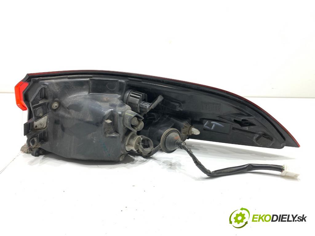 TOYOTA COROLLA E21 sedan 2022 72 kW 1.8 VVTi Hybrid (ZWE211, MZEA12) 1798 Svetlo ľavy zad