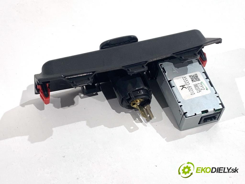 TOYOTA COROLLA E21 sedan 2022 72 kW 1.8 VVTi Hybrid (ZWE211, MZEA12) 1798 HNÍZDO: USB 58911-02380