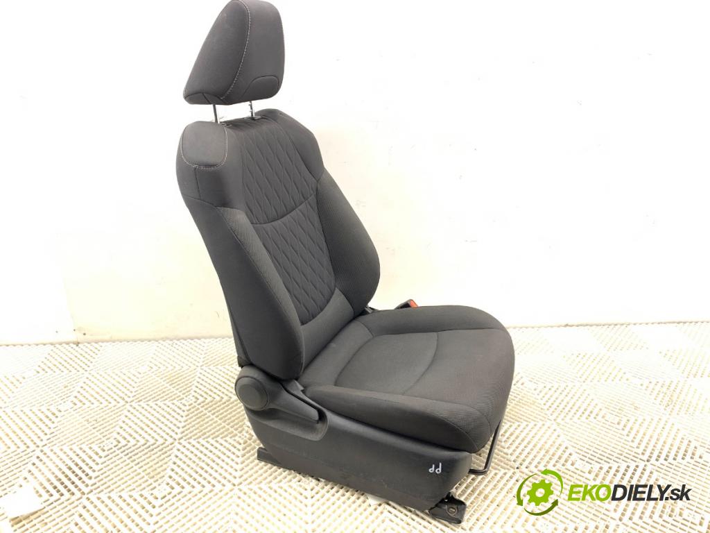 TOYOTA COROLLA E21 sedan 2022 72 kW 1.8 VVTi Hybrid (ZWE211, MZEA12) 1798 Sedadlo pravy predný