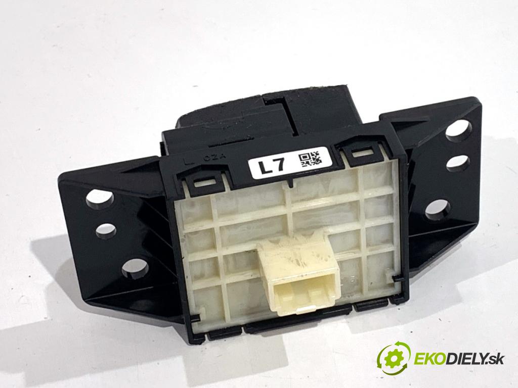 TOYOTA COROLLA E21 sedan 2022 72 kW 1.8 VVTi Hybrid (ZWE211, MZEA12) 1798 Spínač brzdy ručnej brzdy (Prepínacie páčky pod volantom)