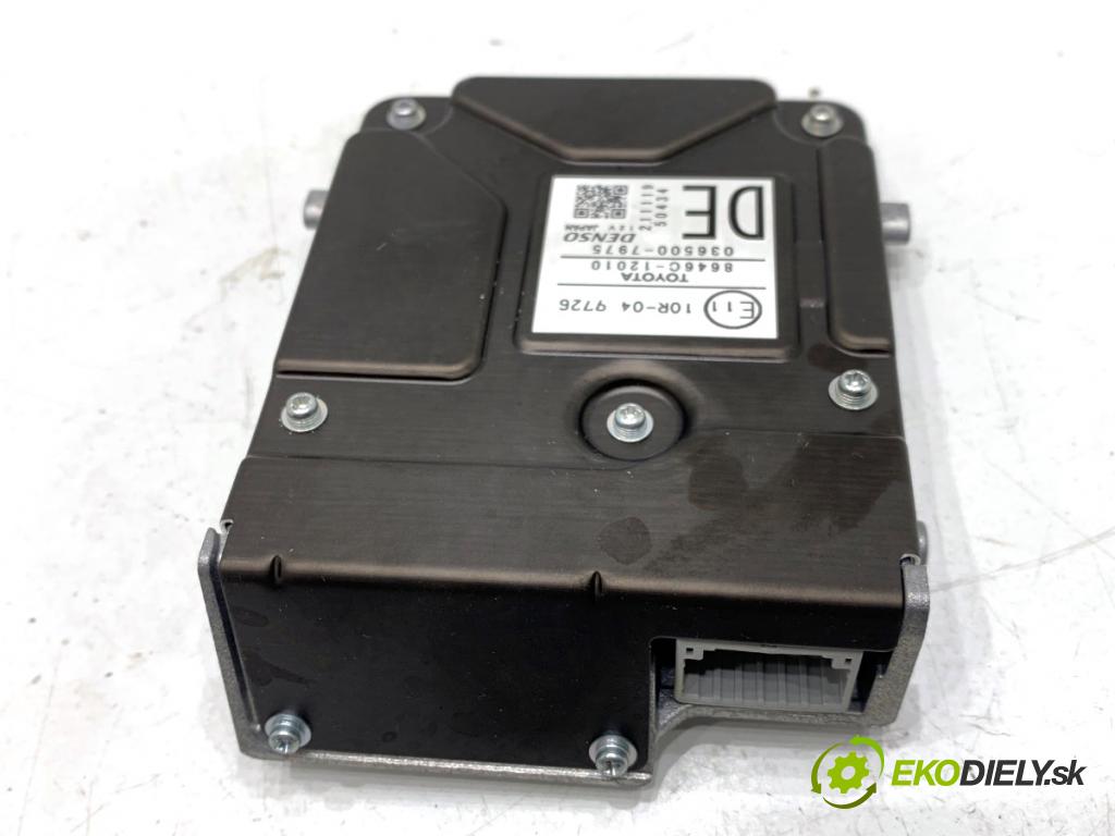 TOYOTA COROLLA E21 sedan 2022 72 kW 1.8 VVTi Hybrid (ZWE211, MZEA12) 1798 KAMERA okna PŘEDNÍ 8646C-12010