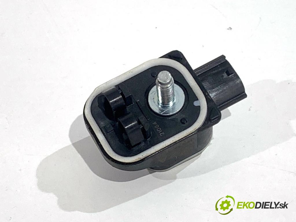 TOYOTA COROLLA E21 sedan 2022 72 kW 1.8 VVTi Hybrid (ZWE211, MZEA12) 1798 snímač nárazu 8983A-02021 (Snímač nárazu)