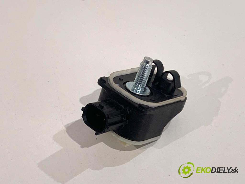 TOYOTA COROLLA E21 sedan 2022 72 kW 1.8 VVTi Hybrid (ZWE211, MZEA12) 1798 snímač nárazu 8983A-02021 (Snímač nárazu)