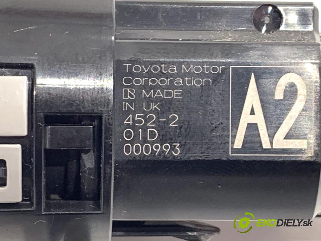 TOYOTA COROLLA E21 sedan 2022 72 kW 1.8 VVTi Hybrid (ZWE211, MZEA12) 1798 vypínač ZAPALOVANIE: START/STOP