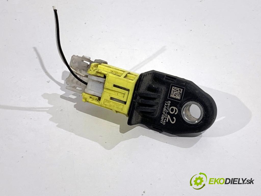 TOYOTA COROLLA E21 sedan 2022 72 kW 1.8 VVTi Hybrid (ZWE211, MZEA12) 1798 Snímač nárazu 89173-02140 (Snímač nárazu)