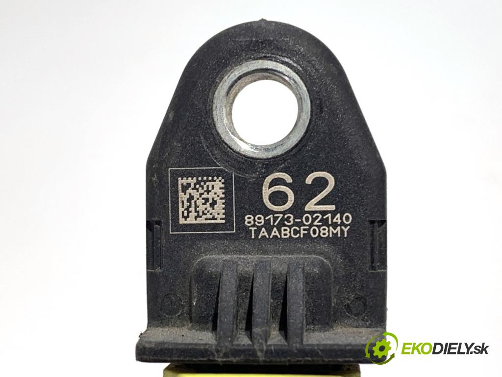 TOYOTA COROLLA E21 sedan 2022 72 kW 1.8 VVTi Hybrid (ZWE211, MZEA12) 1798 Snímač nárazu 89173-02140 (Snímač nárazu)